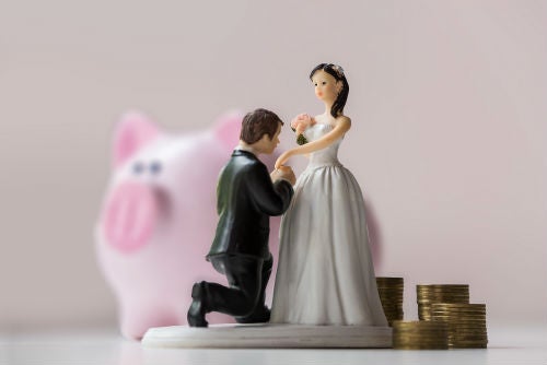 Be realistic when setting a wedding budget 